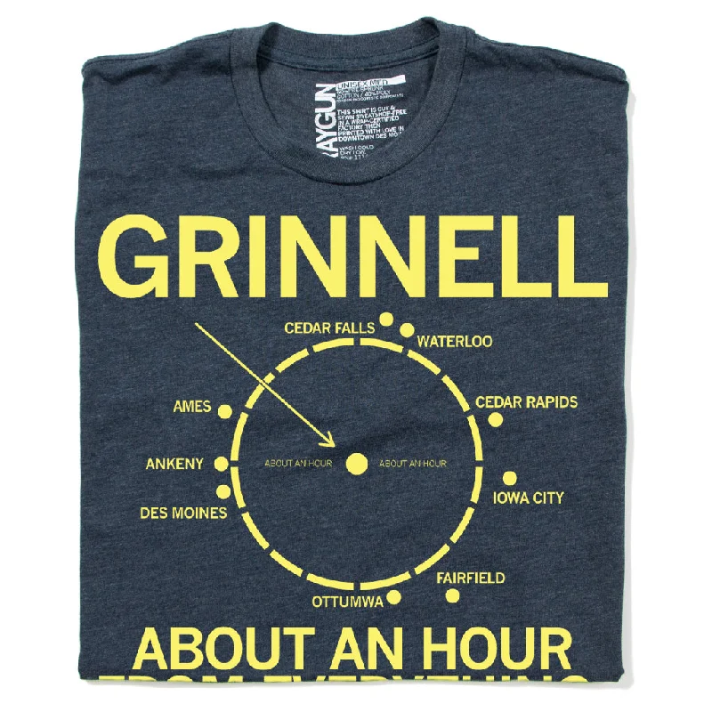 Trendy T-shirt-Grinnell: An Hour From Everything (R)