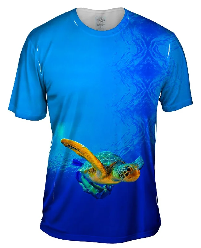 Urban T-shirt-Complicidad Turtle Dive Underwater